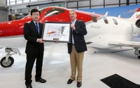 ホンダ ジェット、欧州第1号機を引き渡し 画像