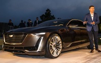【ペブルビーチ 16】キャデラック エスカーラ、先進の車載インフォ搭載 画像