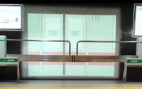 JR東日本、低コストのホームドアを町田駅で試行 画像