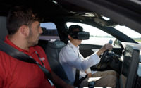 【アウディ TechDay 16】オキュラスを装着したまま運転し、先進安全装備を体験…VRトレーニング 画像
