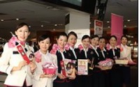 JAL、ピンクスカーフフライトを実施へ…乳がんについて啓発 画像
