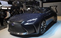【東京モーターショー15】レクサス、LF-FC 初公開…燃料電池搭載の最上級サルーン 画像