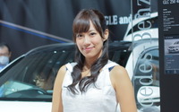 【東京モーターショー15】コンパニオン…メルセデスベンツ 画像
