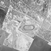 1960年代の船橋サーキット周辺の上空。中央のオーバルコースは船橋競馬場