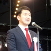 オープニングセレモニーで挨拶する前大阪市議会議員の柳本 顕氏
