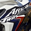 CRF1000L Africa Twin パールグレアホワイト（トリコロール）。前後タイヤはオフロード走行用に交換されている。