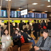 4日、た日本最大のバスターミナル「バスタ新宿」　新しい乗車場で早めに来た人も
