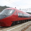 JR東海から譲り受けた371系特急形電車を改造した富士急8500系。4月23日から『富士山ビュー特急』として運行を開始する。