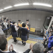 栄町駅では福住行きラストラン列車の発車前に乗務員への花束贈呈などのセレモニーが行われた。