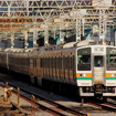 211系はかつて東海道線や高崎・宇都宮線の主要車両として運用されていたが、E231系やE233系の導入に伴い地方路線に転出した。写真は東海道線で運用されていた頃の211系。