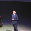 『NSX』の発表会で挨拶するホンダの八郷隆弘社長
