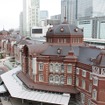 荷物は東京駅構内や同駅周辺の指定された範囲の施設まで運ぶ。写真は東京駅の丸の内駅舎。