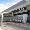 JR東日本仙台支社は12月10日にダイヤ改正を実施。常磐線相馬～浜吉田間が内陸側に線路を移して運転を再開する。写真は内陸側に移設された坂元駅。