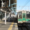 相馬～仙台間の普通列車は震災前と同じ本数で運行される。写真は原ノ町駅で発車を待つ普通列車。