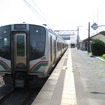 相馬～仙台間の普通列車は震災前と同じ本数で運行される。写真は浜吉田駅で発車を待つ普通列車。