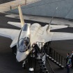 最新鋭のステルス戦闘機「F-35A」の実物大モックアップを展示。模型とはいえ、最新鋭機と同じ形をしたものに接近できるというのは見逃せないチャンス。