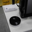 ニフティの「おへやプラス」で利用される「サービスアダプター」（上）と「iRemocon Wi-Fi」