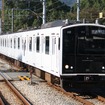 JR九州は三島会社で初の上場となった。写真は筑肥線の普通列車。