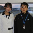 高野くんと、本職のZF モータースポーツ・アンバサダーである佐藤彩奈さん。