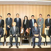 調印式の様子、前列左からVOSA社 Trung General Director、日本郵船 内藤忠顕社長、VOSA社 Cuong Chairman、日本郵船 力石専務