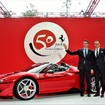 フェラーリ S.p.A.、コマーシャル &マーケティング部門 シニア・バイスプレジデントのエンリコ・ガリエラ氏（左）と同デザイン部門 シニア・バイスプレジデントのフラビオ・マンゾーニ氏（右）