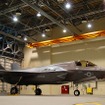 岩国基地で報道陣に公開された「F-35B ライトニングII」、最新鋭のステルス戦闘機だ。