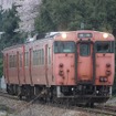 JR旅客6社は2017年も普通列車専用のフリー切符「青春18きっぷ」を発売する。写真は氷見線の普通列車。