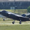 6月13日午前9時30分、県営名古屋空港を離陸していく「F-35A ライトニングII」の国内組み立て初号機。