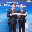 JALの植木社長（向かって左）とエアバス･ジャパンのステファン・ジヌー社長