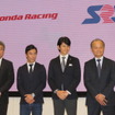 左からホンダの山本雅史モータースポーツ部長、佐藤琢磨、中野信治、モビリティランドの山下晋社長。