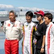 左から特別講師の岡田秀樹氏、中山友貴選手、参加者をはさんで、伊沢拓也選手