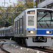 東京メトロ有楽町線直通用6000系。池袋線系統の有楽町線直通は日中に減便される。