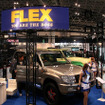 【東京オートサロン09】写真蔵…FLEX のランクル と ハイエース