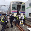京王電鉄・総合事故復旧訓練：旅客（ベビーカー）の避難誘導