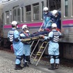 京王電鉄・総合事故復旧訓練：重傷者の搬送