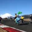 コースを走る参加者