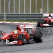 フェラーリの2台、マッサ（前）とアロンソ