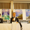 30日に行われた記者会見の様子。両展の実行委員長を務める早稲田大学の大聖教授、横山教授らが出席した