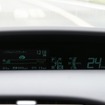 EV走行をしている限り燃費計の表示は「99.9km/リットル」だ。電池残量に気をつけながら走る。
