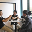 左から日本代表の永塚伸洋さん（ホンダボディサービス栃木）、BASFコーティングスジャパンの坂本憲さん、同上久保和広さん