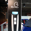 2010年パリショー、ボロレ・ブースに置かれた充電スポット