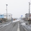 東日本大震災 冠水で道路が寸断されたままの石巻