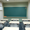 寛ぎの空間で家庭学習をサポート…SAPIXの滞在型学習教室 7～8人が一緒に勉強できる広さの教室が2つ用意されている