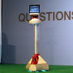 エイバ。ルンバの日本総代理店であるセールス・オンデマンドによる紹介では、「未来型ロボット」という紹介がされていた。これは支柱を最も伸ばした状態。