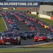 9月15日、英国シルバーストンサーキットで開催されたフェラーリ964台による世界最長パレード