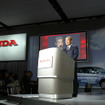 【デトロイトモーターショー05】ホンダ、燃料電池車 FCX を一般向け発売