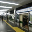 ポートライナーの三宮駅。平日朝8時10～40分の運行本数が2本増える。
