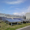 F-グリッドのコージェネ（右）と太陽光発電装置