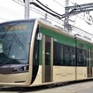 阪堺電軌が導入する超低床式LRVの1001形「堺トラム」。8月25日から営業運転を開始する。
