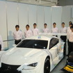 レクサスのGT500ドライバーたち。最左端はトヨタの加藤副社長で、ドライバー陣の左端が立川、その横が平手。